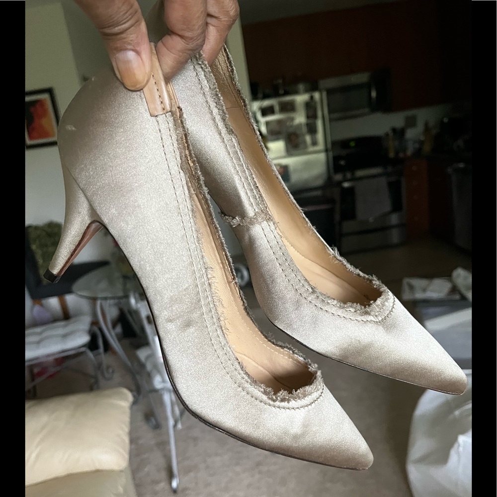 Satin pumps by Pedro Garcia